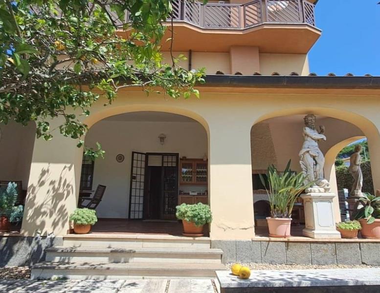 casa indipendente in vendita ad Anzio in zona Marechiaro