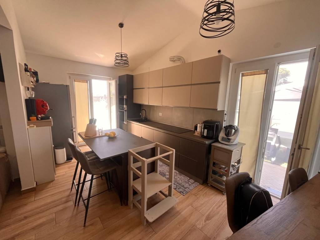 casa indipendente in vendita ad Anzio in zona Mare