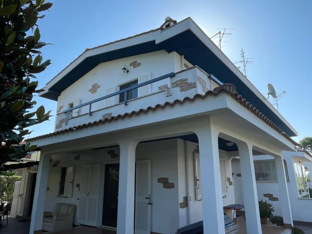 casa indipendente in vendita ad Anzio in zona Stazione