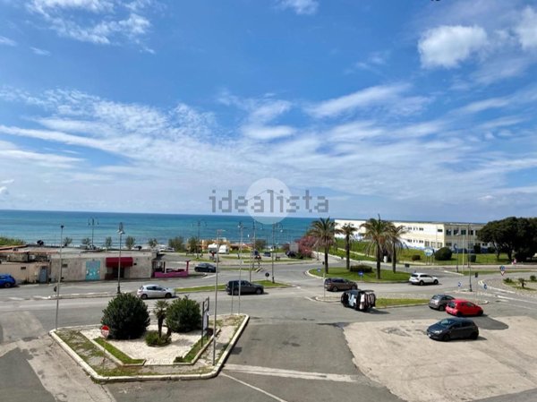 appartamento in vendita ad Anzio in zona Anzio Colonia