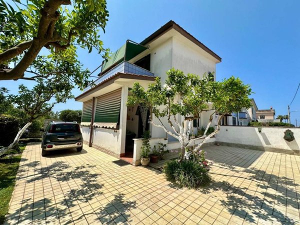 casa indipendente in vendita ad Anzio in zona Villa Claudia