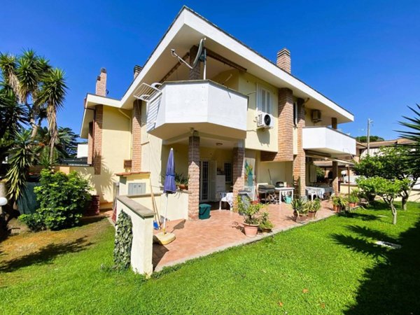 casa indipendente in vendita ad Anzio in zona Mare