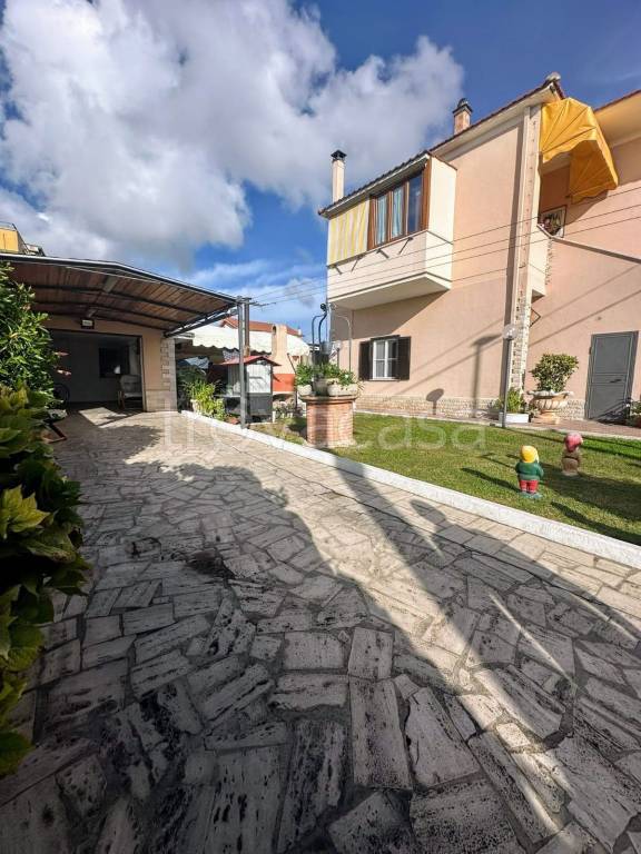 casa semindipendente in vendita ad Anzio