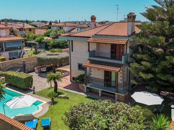 casa indipendente in vendita ad Anzio in zona Stazione