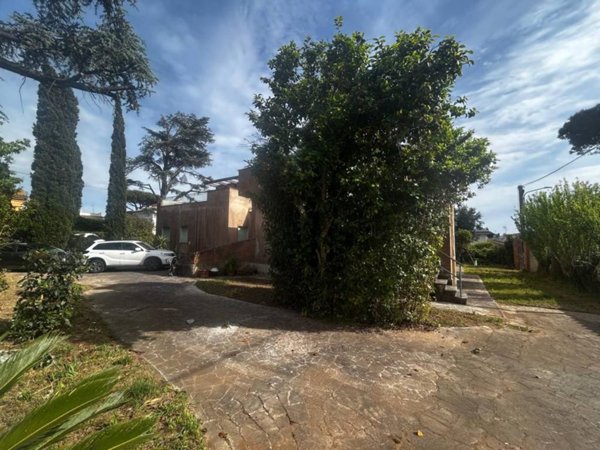 casa indipendente in vendita ad Anzio in zona Villa Claudia