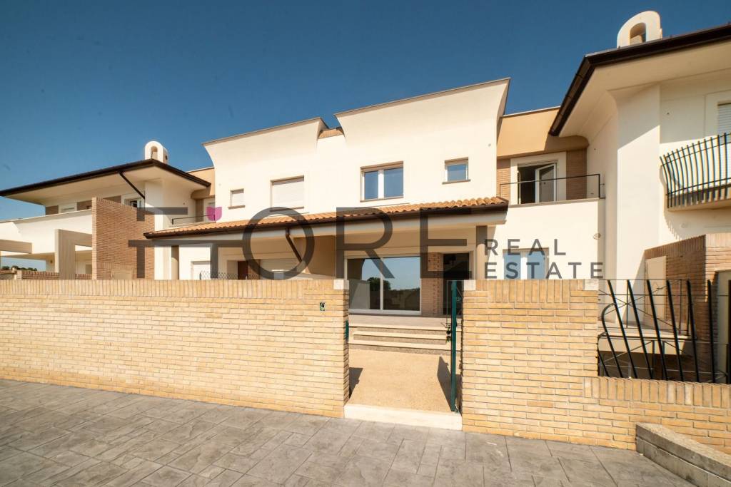 casa indipendente in vendita ad Anzio in zona Stazione