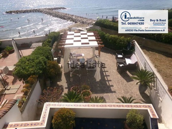 casa indipendente in vendita ad Anzio in zona Villa Claudia