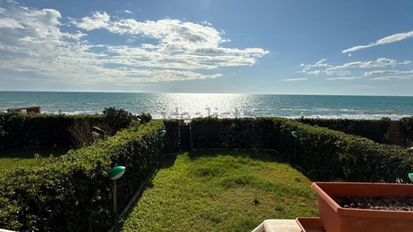 appartamento in vendita ad Anzio in zona Mare