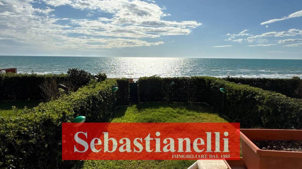 appartamento in vendita ad Anzio in zona Mare
