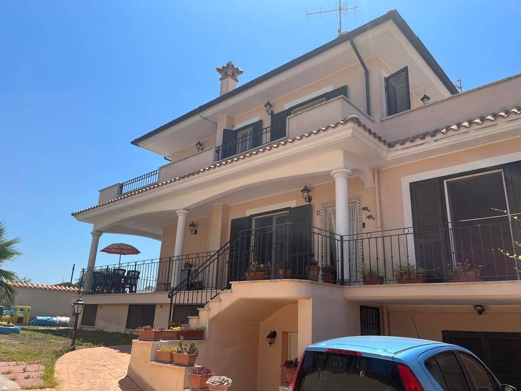 casa indipendente in vendita ad Anzio in zona Anzio Colonia
