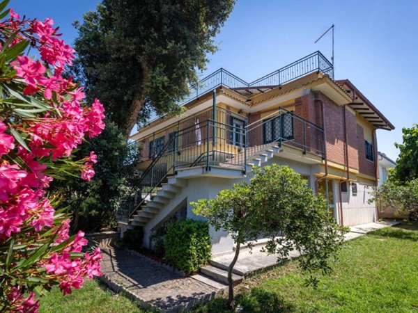 casa indipendente in vendita ad Anzio in zona Lido delle Sirene