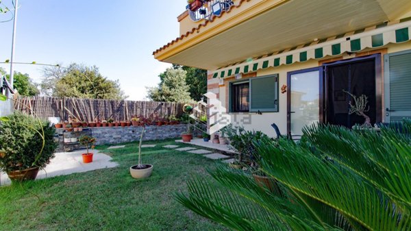 appartamento in vendita ad Anzio in zona Villa Claudia