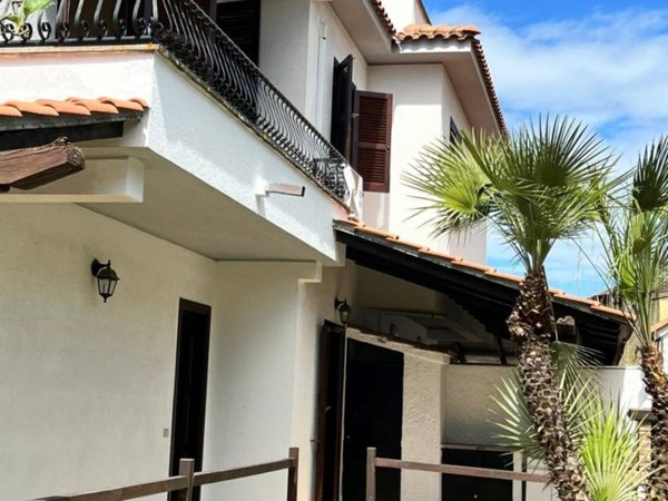 casa indipendente in vendita ad Anzio in zona Cincinnato