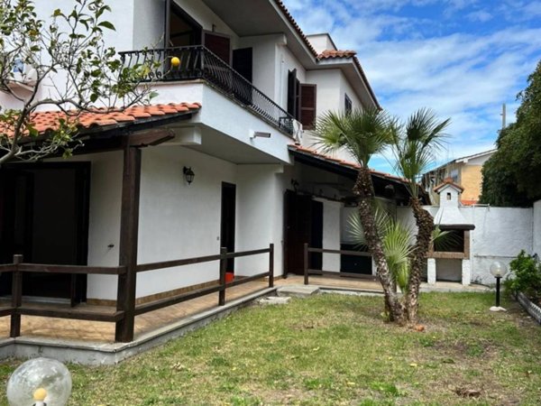 casa indipendente in vendita ad Anzio in zona Villa Claudia