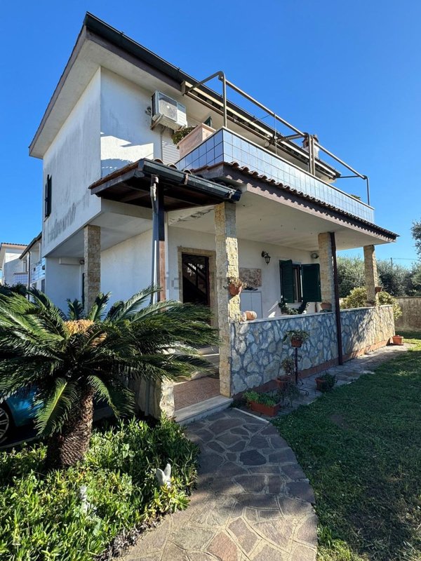 appartamento in vendita ad Anzio in zona Villa Claudia