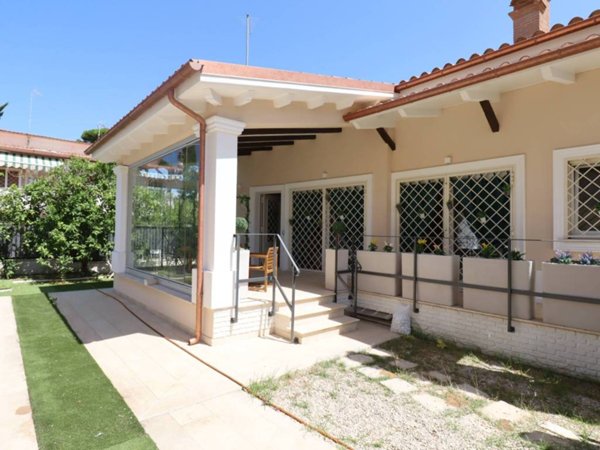 casa indipendente in vendita ad Anzio in zona Mare