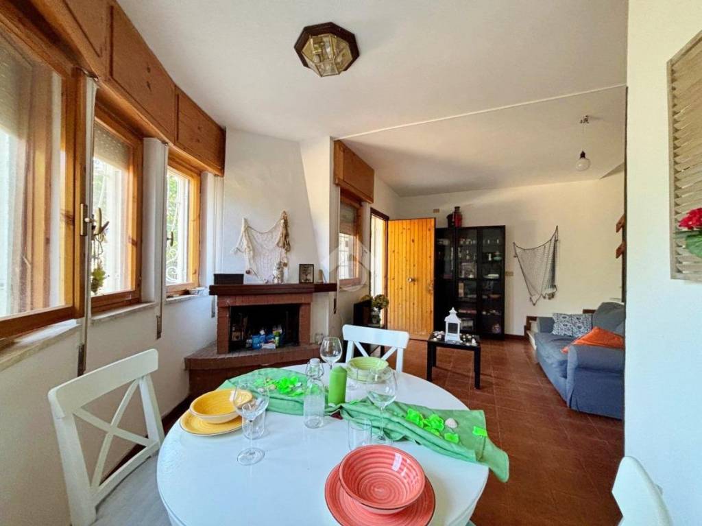 casa indipendente in vendita ad Anzio in zona Villa Claudia