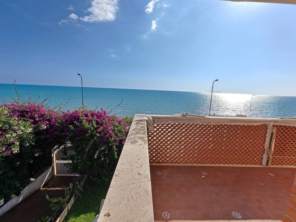 appartamento in vendita ad Anzio in zona Mare