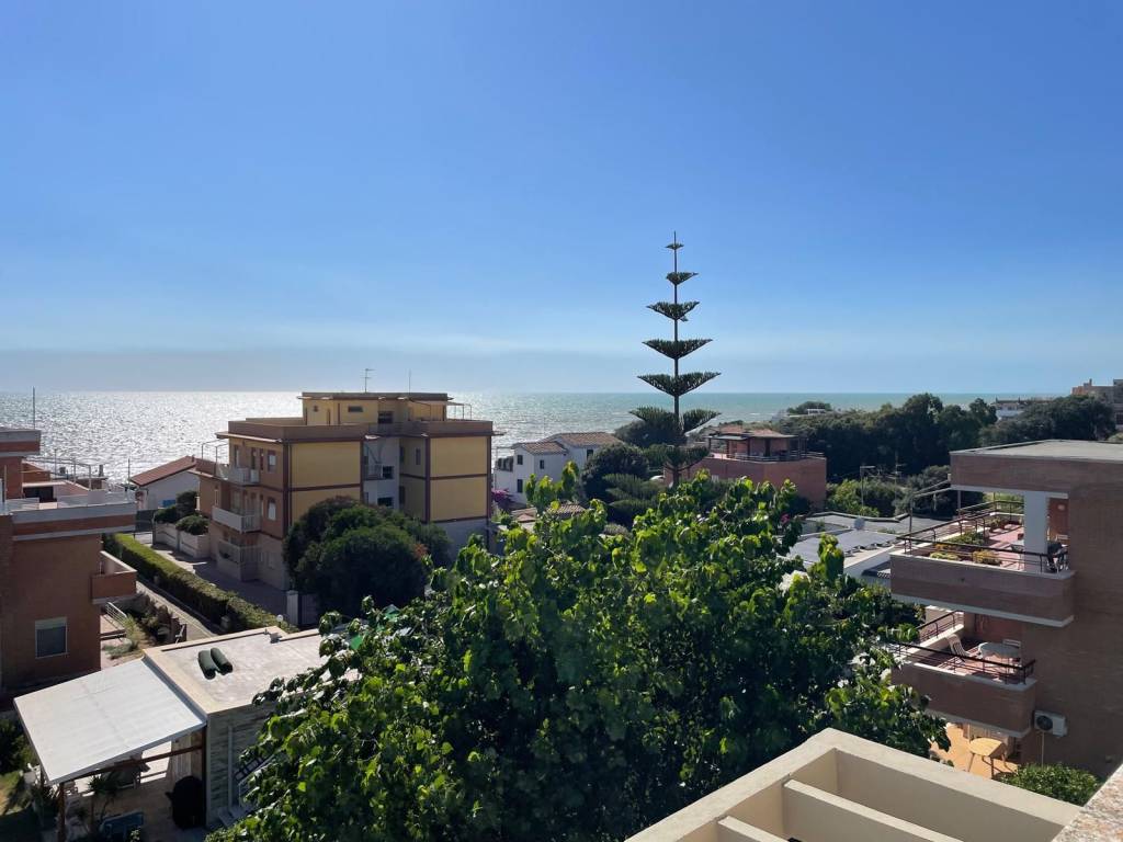 appartamento in vendita ad Anzio in zona Mare