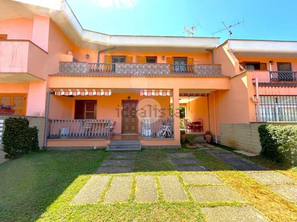 appartamento in vendita ad Anzio in zona Villa Claudia