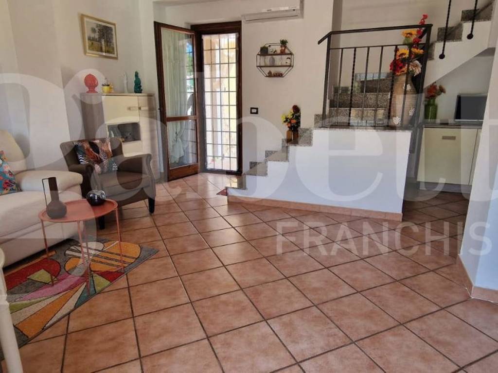 casa indipendente in vendita ad Anzio in zona Stazione