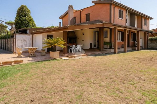 casa indipendente in vendita ad Anzio in zona Lido dei Pini