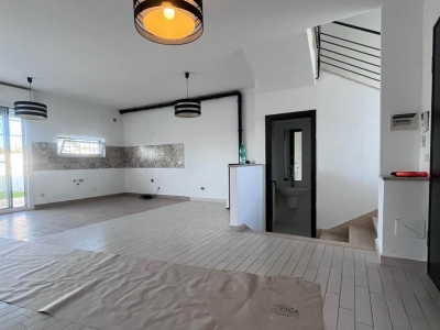 casa indipendente in vendita ad Anzio in zona Villa Claudia