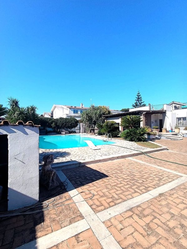 casa indipendente in vendita ad Anzio in zona Villa Claudia