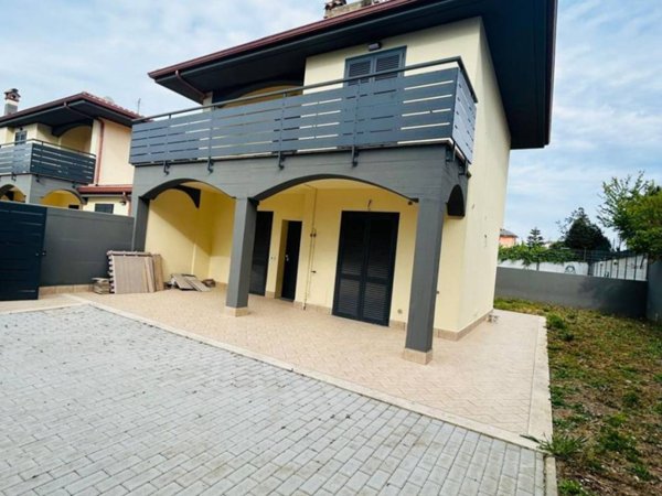 casa indipendente in vendita ad Anzio in zona Mare