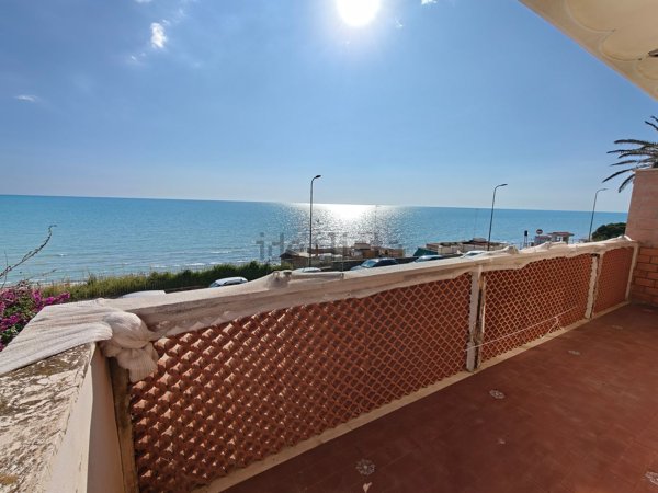 appartamento in vendita ad Anzio in zona Mare