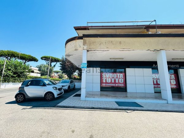 locale commerciale in vendita ad Anzio in zona Mare