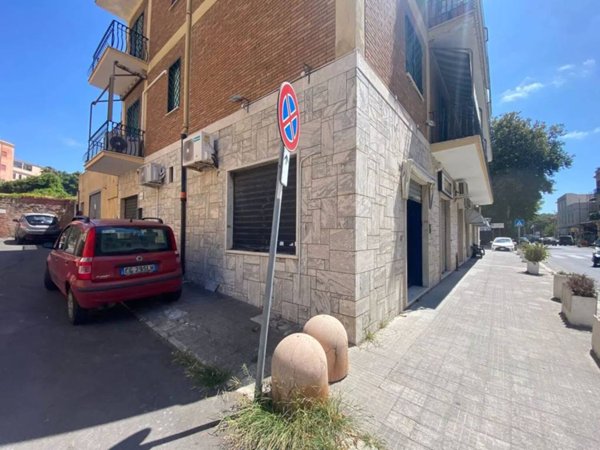 negozio in vendita ad Anzio