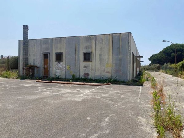 negozio in vendita ad Anzio in zona Stazione
