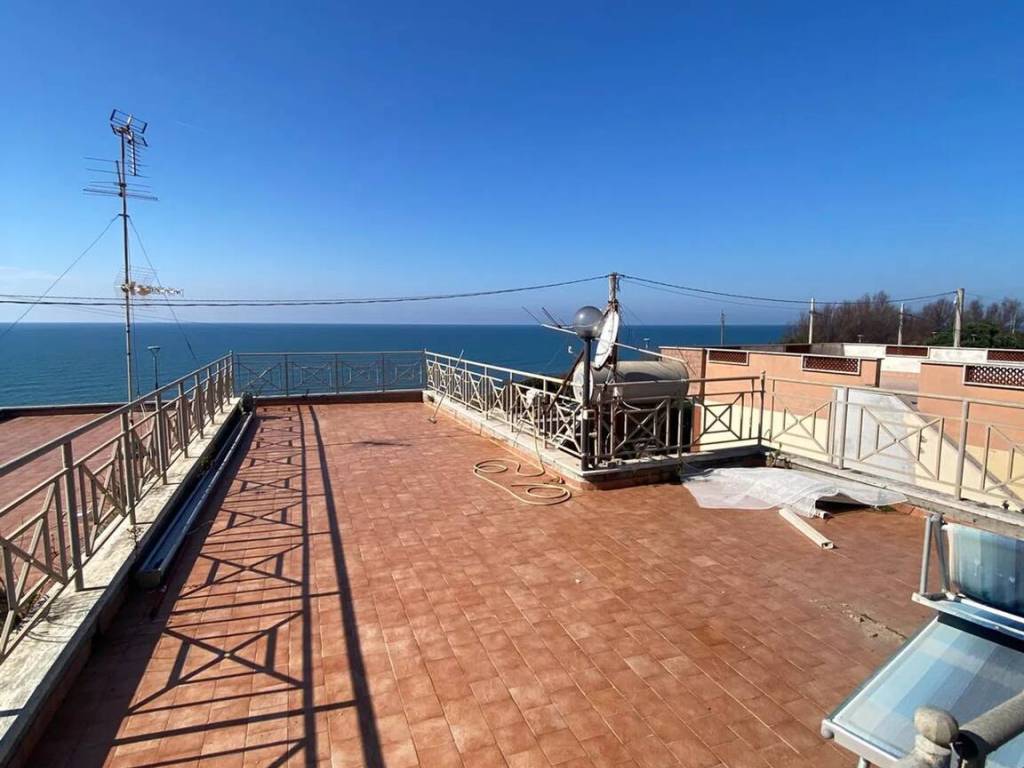casa indipendente in vendita ad Anzio in zona Mare