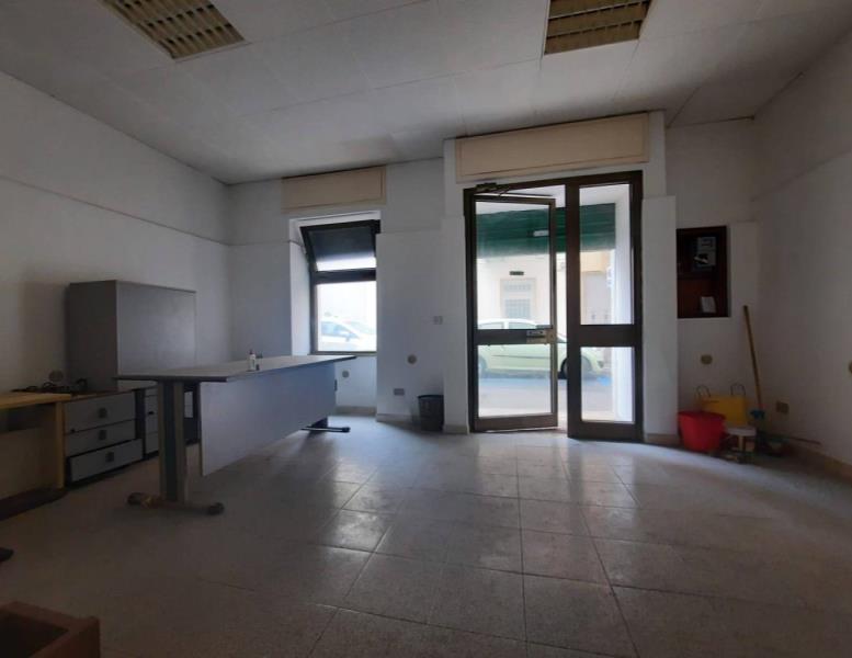 locale commerciale in vendita ad Anzio