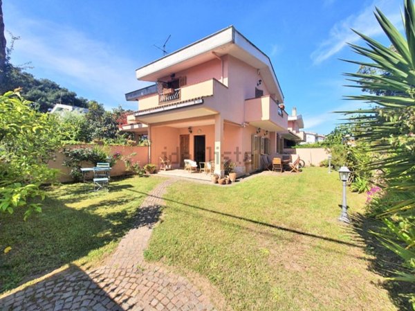 casa indipendente in vendita ad Anzio in zona Villa Claudia