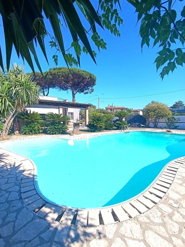 casa indipendente in vendita ad Anzio in zona Villa Claudia