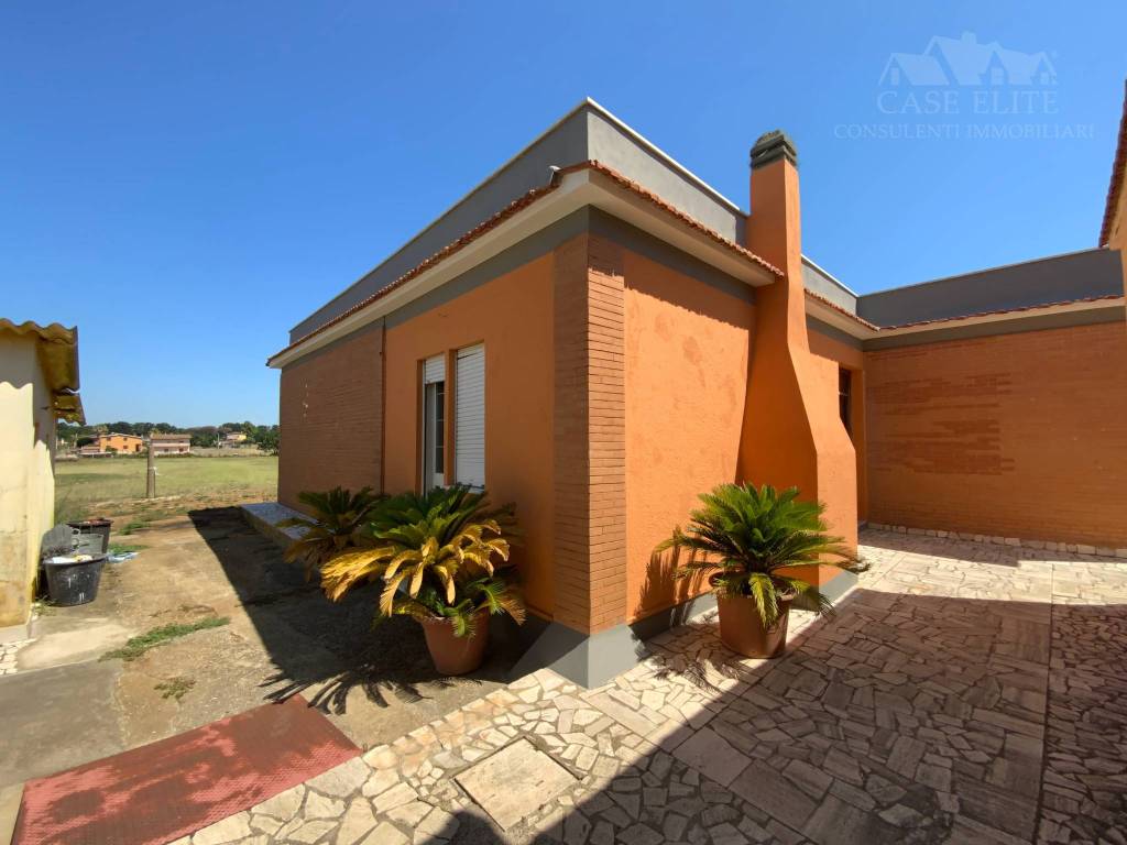 casa indipendente in vendita ad Anzio in zona Lido dei Pini