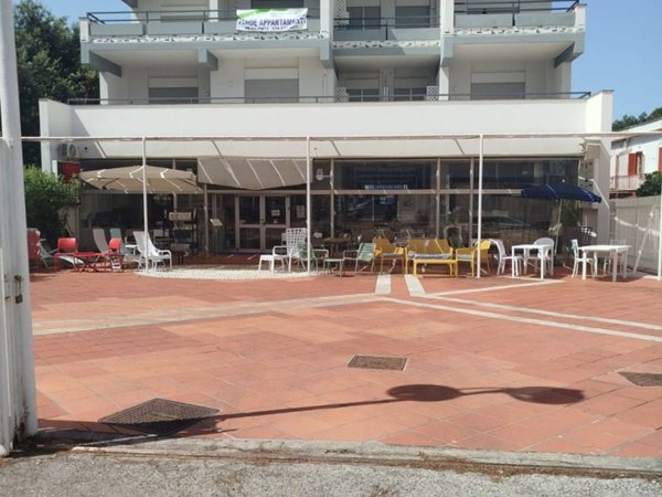 locale commerciale in vendita ad Anzio in zona Mare