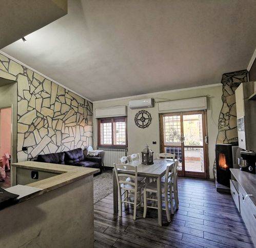 casa indipendente in vendita ad Anzio in zona Stazione
