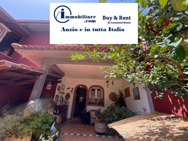 casa indipendente in vendita ad Anzio in zona Villa Claudia