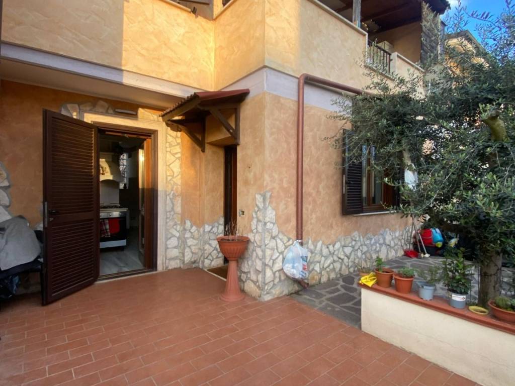casa indipendente in vendita ad Anzio in zona Stazione