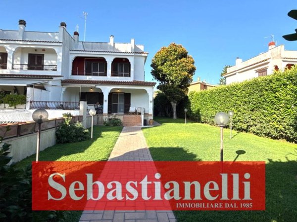casa indipendente in vendita ad Anzio in zona Mare