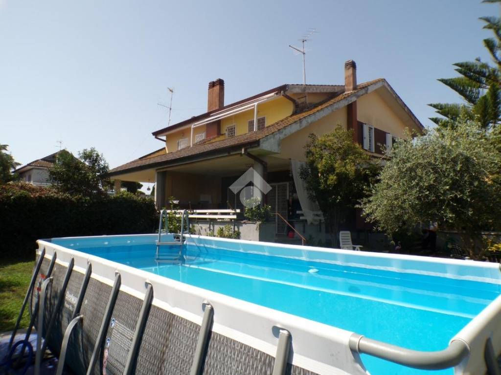 casa indipendente in vendita ad Anzio in zona Mare