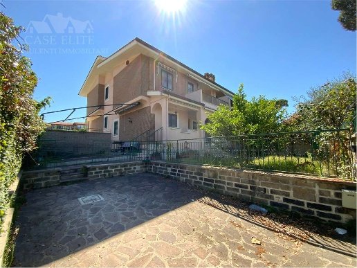 appartamento in vendita ad Anzio in zona Mare