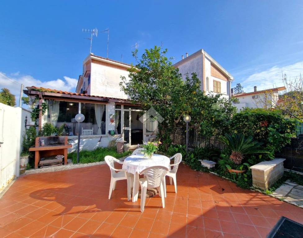 appartamento in vendita ad Anzio in zona Villa Claudia