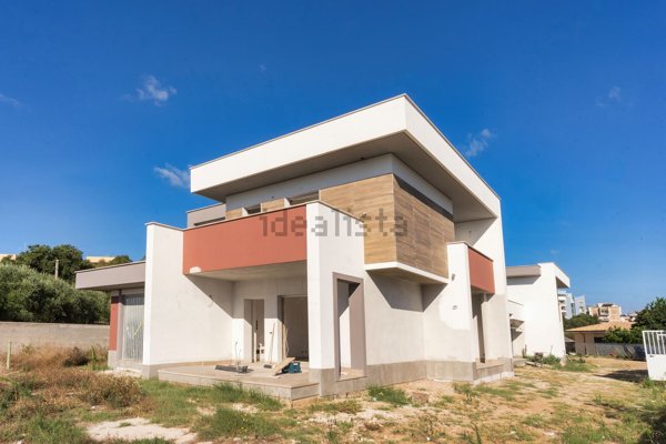 appartamento in vendita ad Anzio in zona Mare