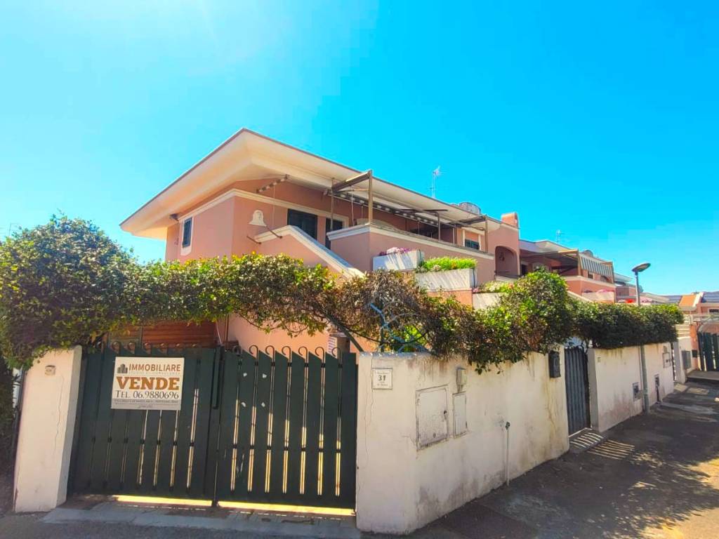 casa indipendente in vendita ad Anzio in zona Villa Claudia