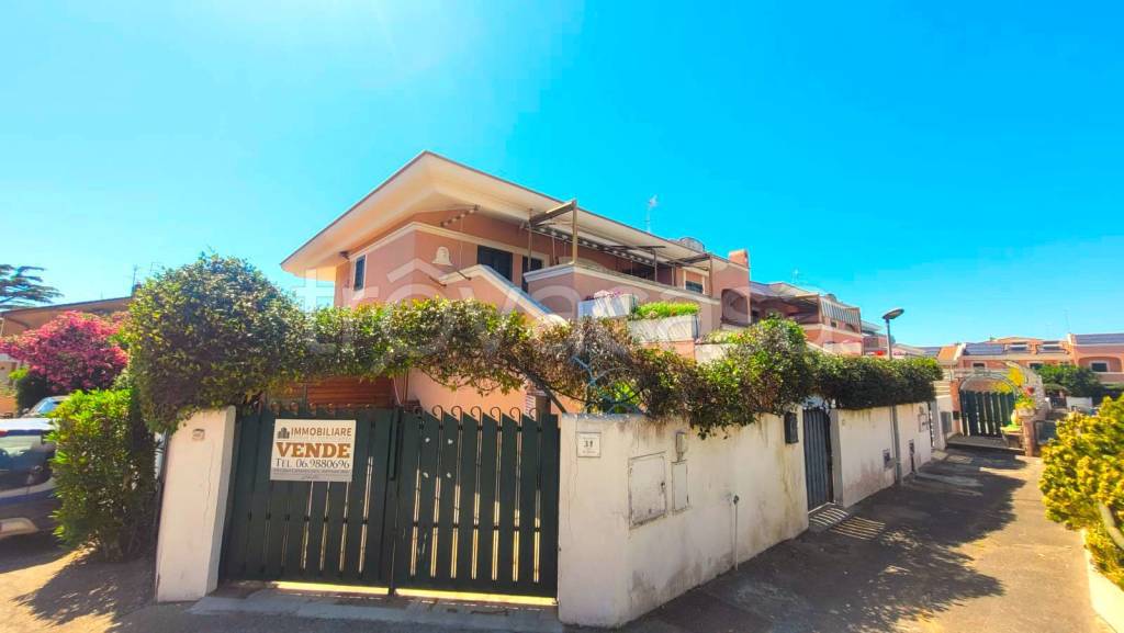 appartamento in vendita ad Anzio in zona Villa Claudia