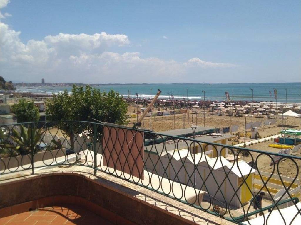 appartamento in vendita ad Anzio in zona Mare
